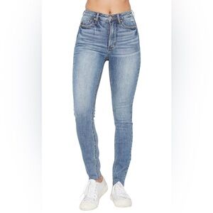 NWT | Judy Blue | Tummy control medium wash skinny fit jeans